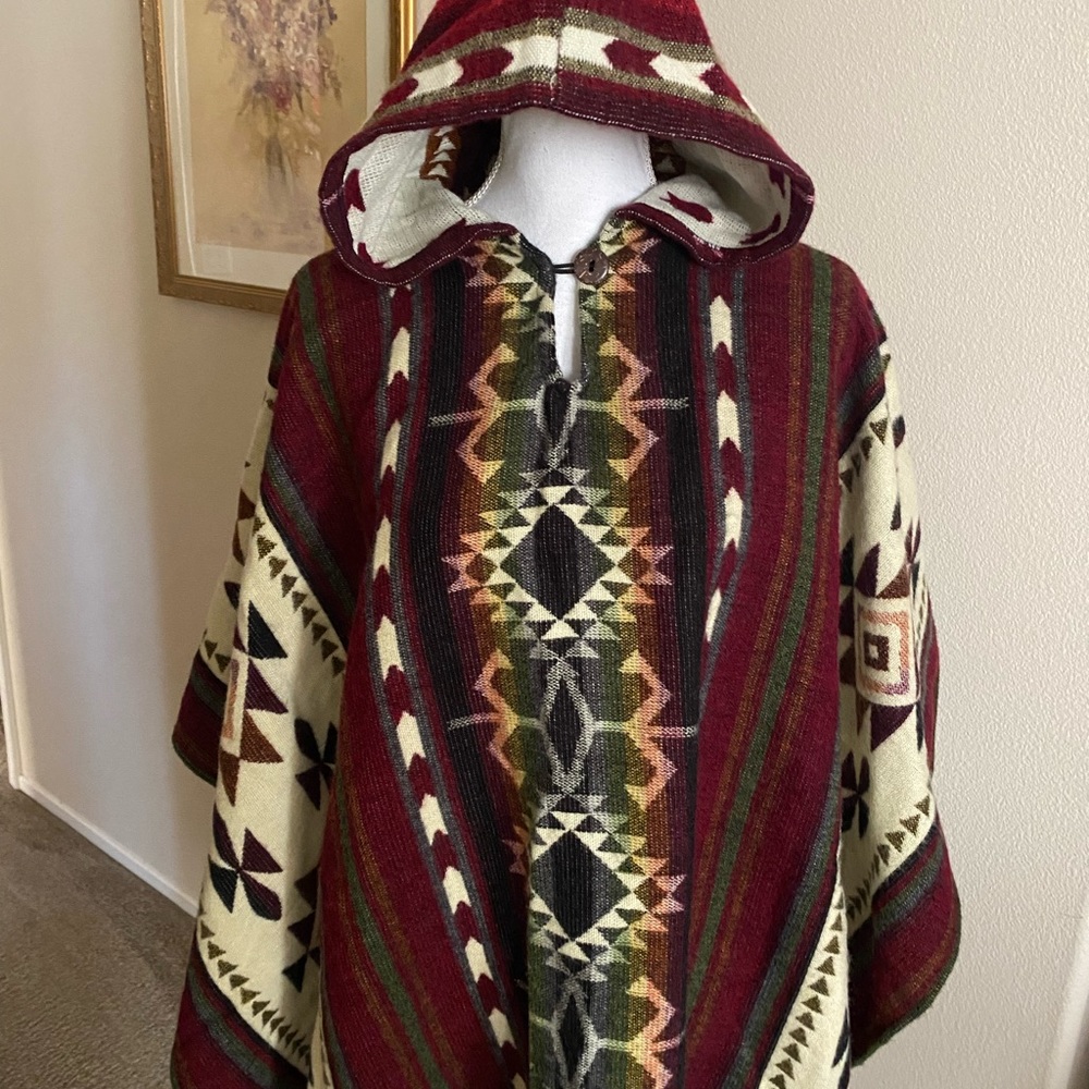 Peruvian alpaca poncho. One size.